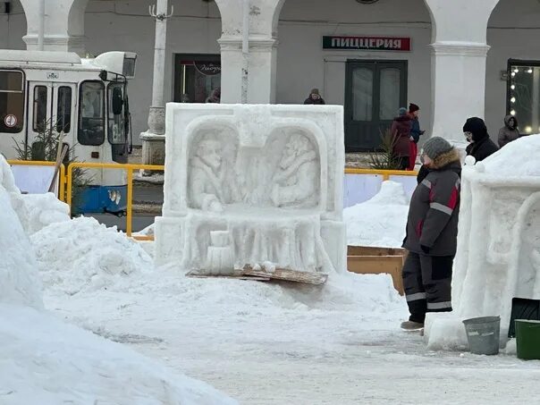 Выставка ледяных скульптур кострома. Ледовые фигуры в костроме 2025. ледяные скульптуры. ледовые скульптуры кострома 2025. снежные скульптуры кострома.