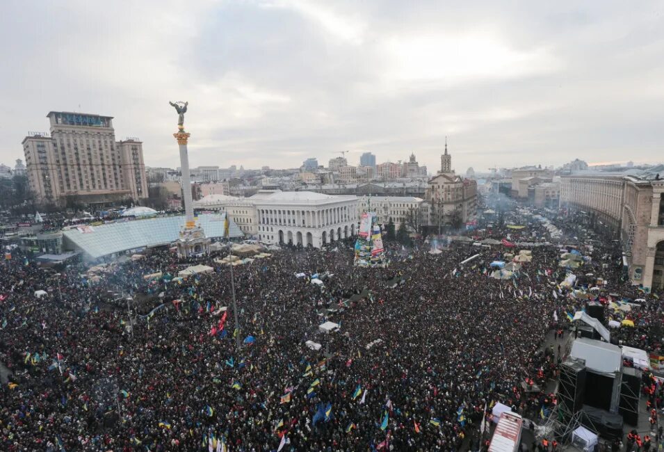 Покажи ей майдан. Киев площадь независимости Евромайдан. Евромайдан 2014 Янукович. Янукович 2014 Майдан.