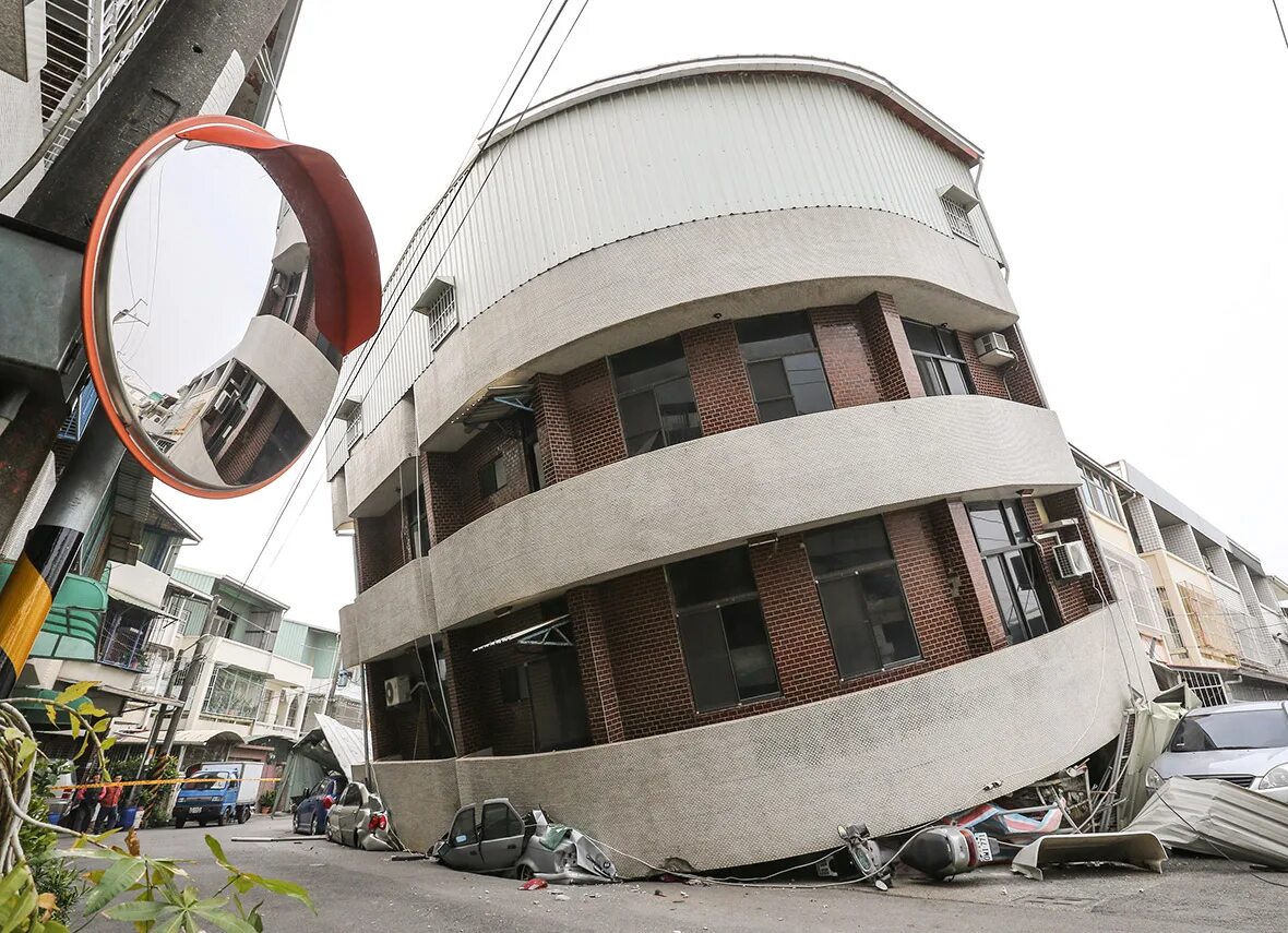 Сейсмоустойчивые дома на Тайване. Землетрясение на Тайване. Дом при землетрясении. Повреждения зданий.