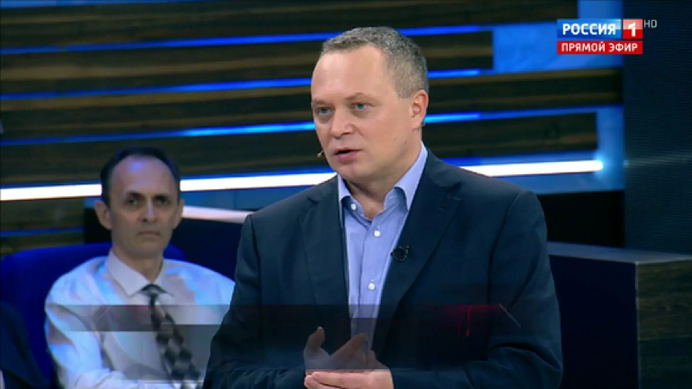 Прямой эфир надпись. Телеканал рбк тв. Новости 9 00 прямой эфир. Первый канал 2022. 11 канал пенза журналисты.