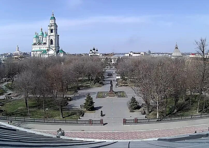 Реальное время в астрахани. Братский сад Астрахань. Мемориальный парк «Братский сад», Астрахани. Братский сквер Астрахань. Братский сад Астрахань вид сверху.