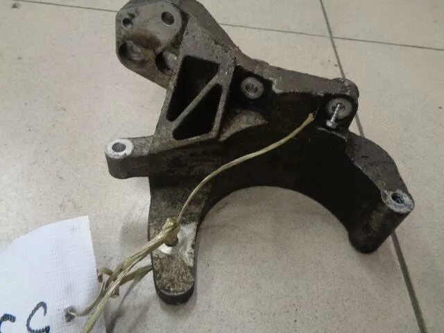 кронштейн крепления гидроусилителя