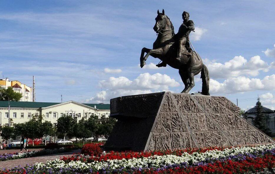 Памятник а п ермолову. Памятник генералу ермолову в орле. памятник а. п. ермолову (орёл). памятник алексею петровичу ермолову в орле.