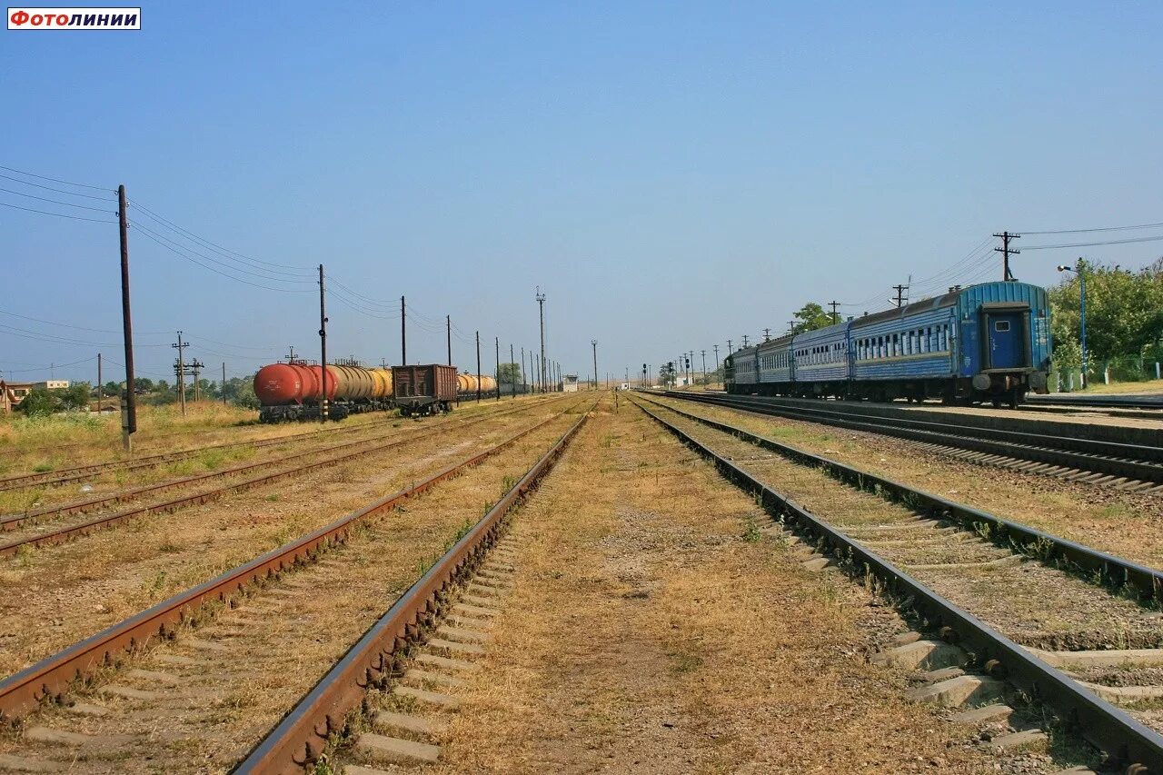 Станция владиславовка крым. Поезд владиславовка. 2тэ116 крым. Владиславовка феодосия автовокзал. Владиславовка крым жд станция.