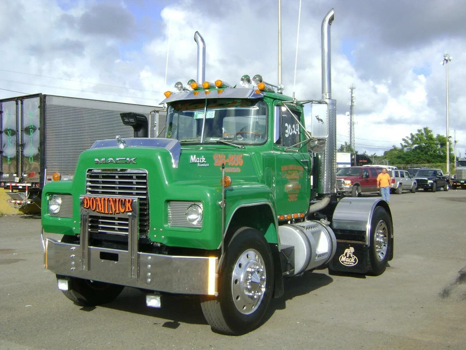 Mack отзывы. Mack r410s. mack r600 4x2. грузовик mack r401 тягач. mack r685t короткий.