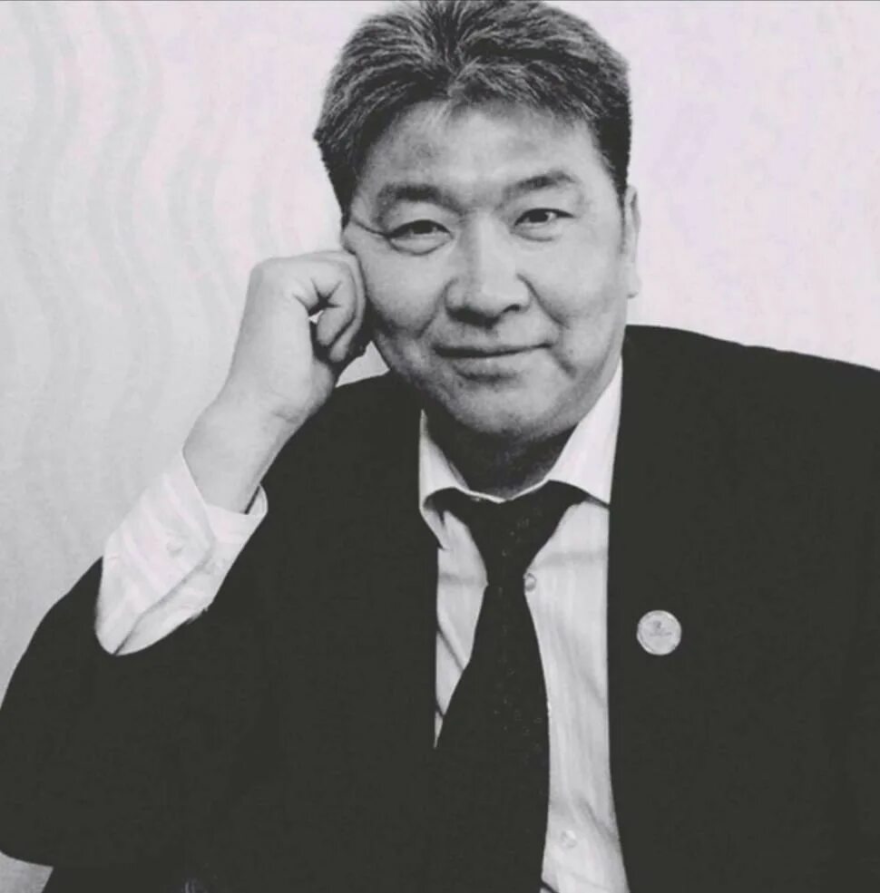 Бату хасиков калмыкия. Джанжиев лиджи викторович. Знаменитые люди калмыкии. Глава республики калмыкия хасиков. Калмыцкий писатель кугультинов.