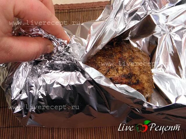 Фольга для запекания какой стороной заворачивать. Фольга со свининой стороной.