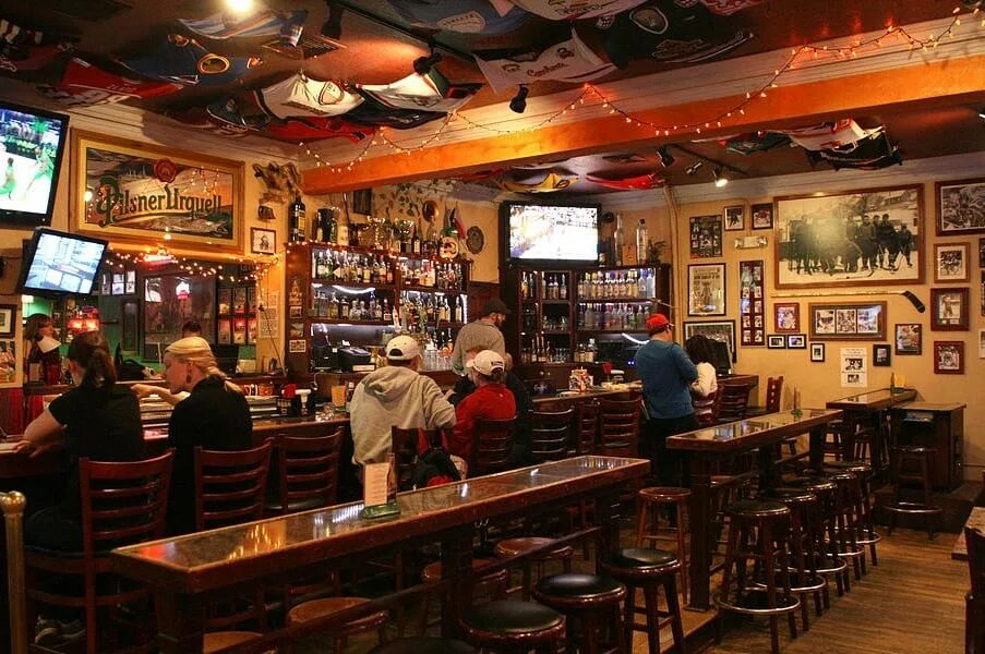 Чили бар таганрог. Пивной бар. Чешский паб автозаводская. Пабы чехов. Бар пристань в гданьске.