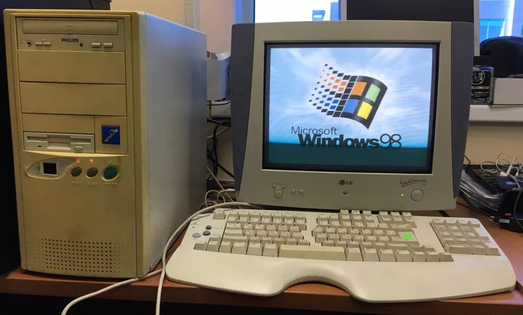 Computers were. Старый ПК пентиум 3. Пентиум 4 компьютер. Старый компьютер. Стационарный компьютер старый.