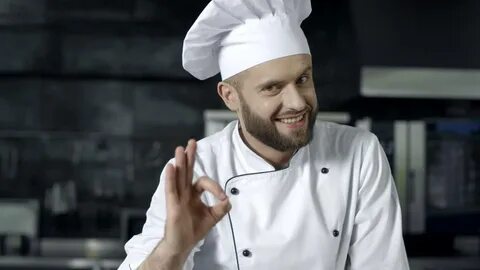 Повар смеется