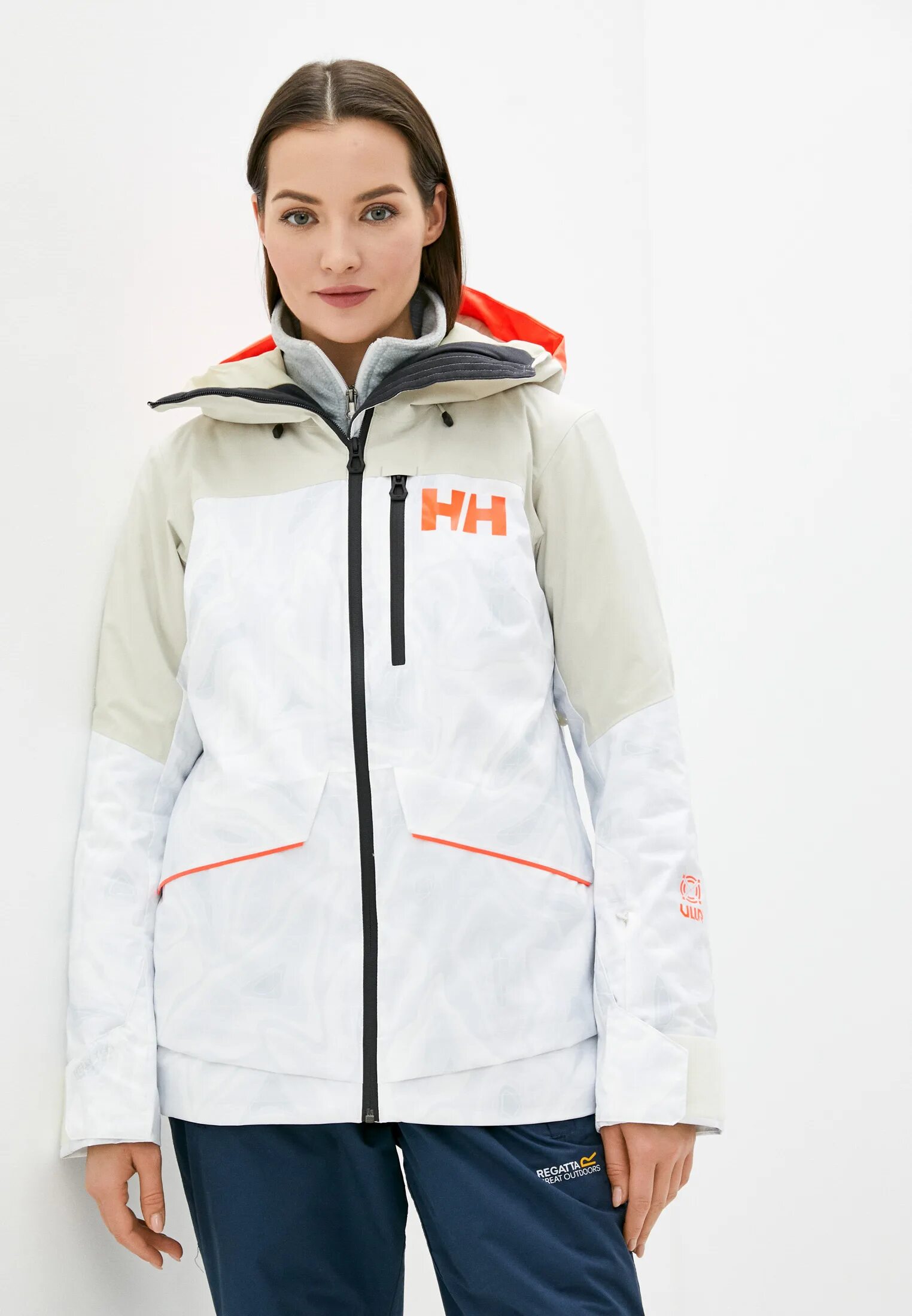 Одежда хелли. Одежда хелли. Helly hansen куртка flag. Костюм хелли хансен. Helly hansen ветровка jacket.