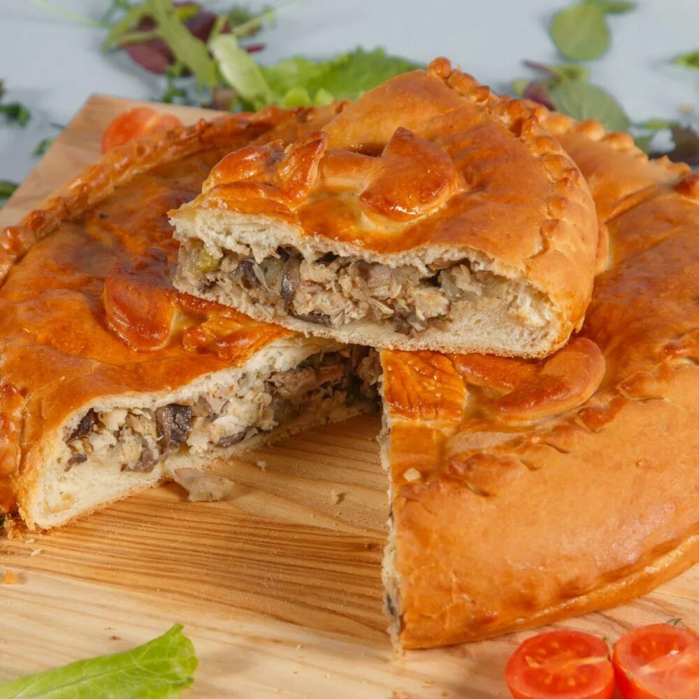 Пирог с капустой и картошкой в духовке. Пирог с курицей и грибами. пирог с курицей и картошкой. пирог с капустой и грибами. вкусный мясной пирог.