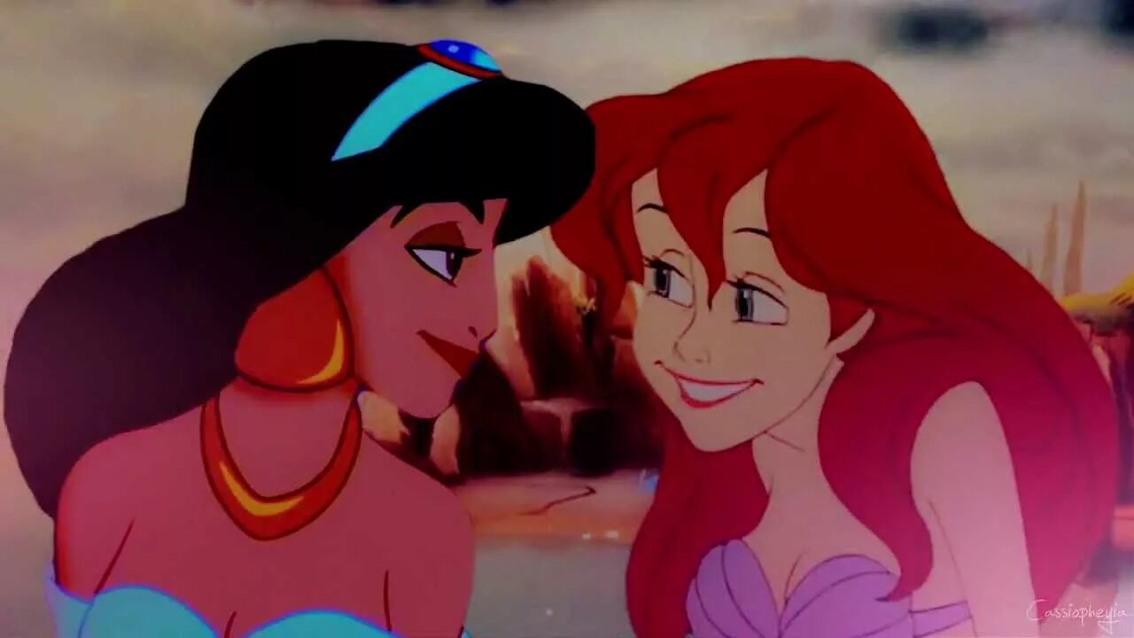 Ariel lesbian. Ариэль фемслэш. Ariel Esmeralda.