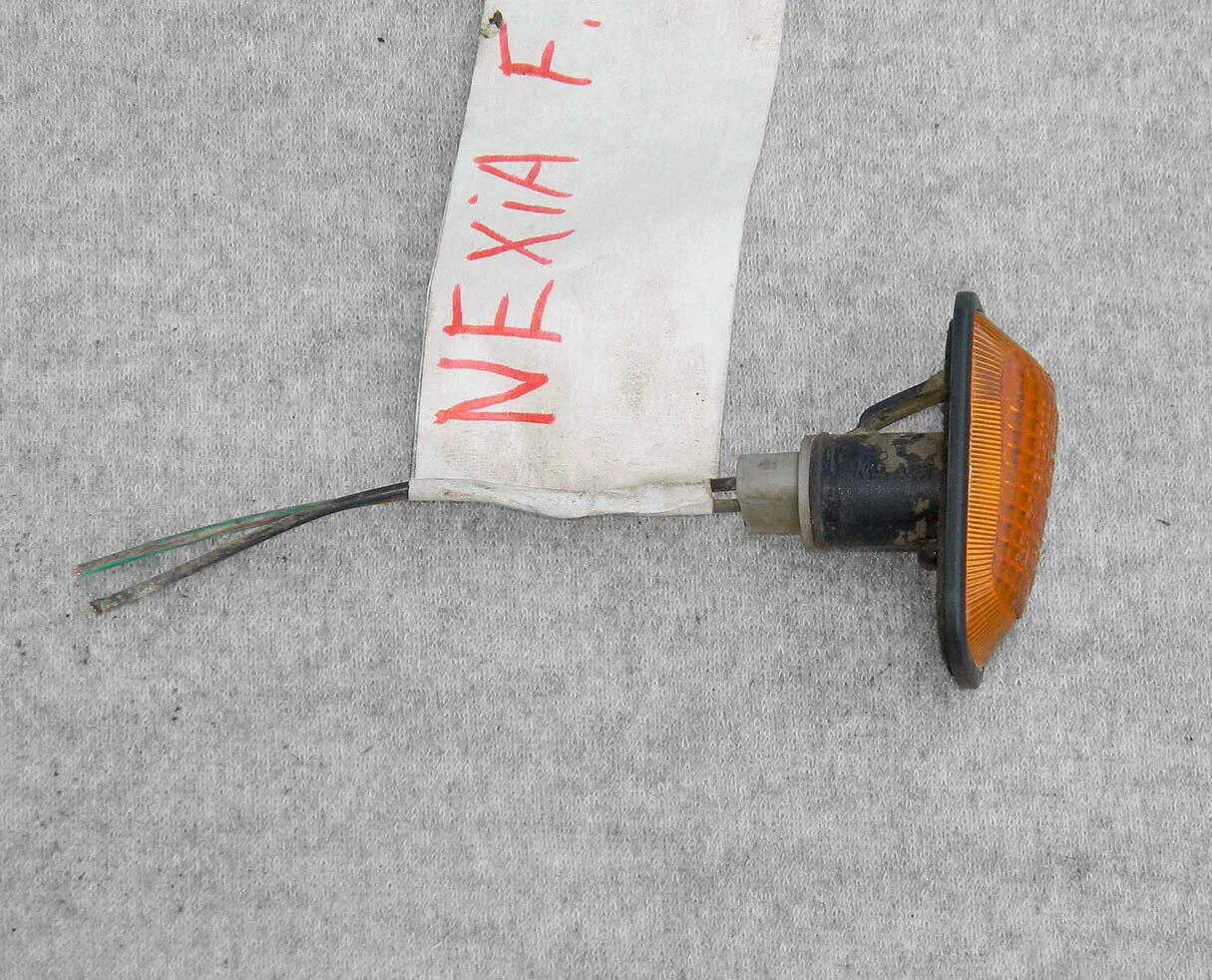 повторитель в крыло нексия n100. повторитель дэу нексия. повторитель поворота daewoo nexia n100. повторитель поворота в крыло daewoo nexia n100. повторитель поворота нексия n100 артикул.