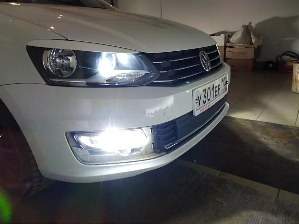 Polo sedan лампы. VW Polo 2016 ПТФ led. Led ПТФ Фольксваген поло седан. ПТФ поло 2017 led. ПТФ лед VW Polo sedan 2015.