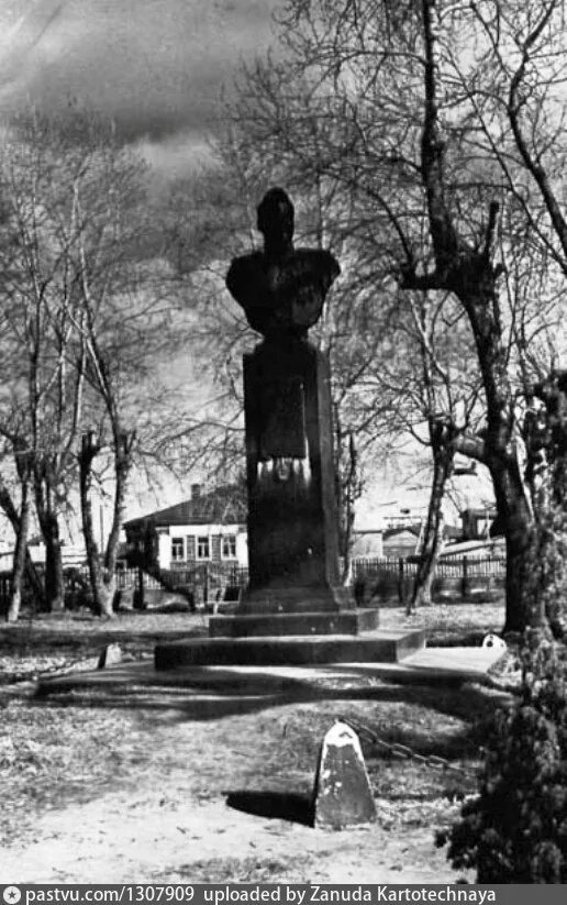 Шабалин дважды герой советского союза. Памятник шабалину в онеге. бюст шабалину онега. памятник шабалину в городе онега. бюст дважды героя сов союза шабалина онега фото.