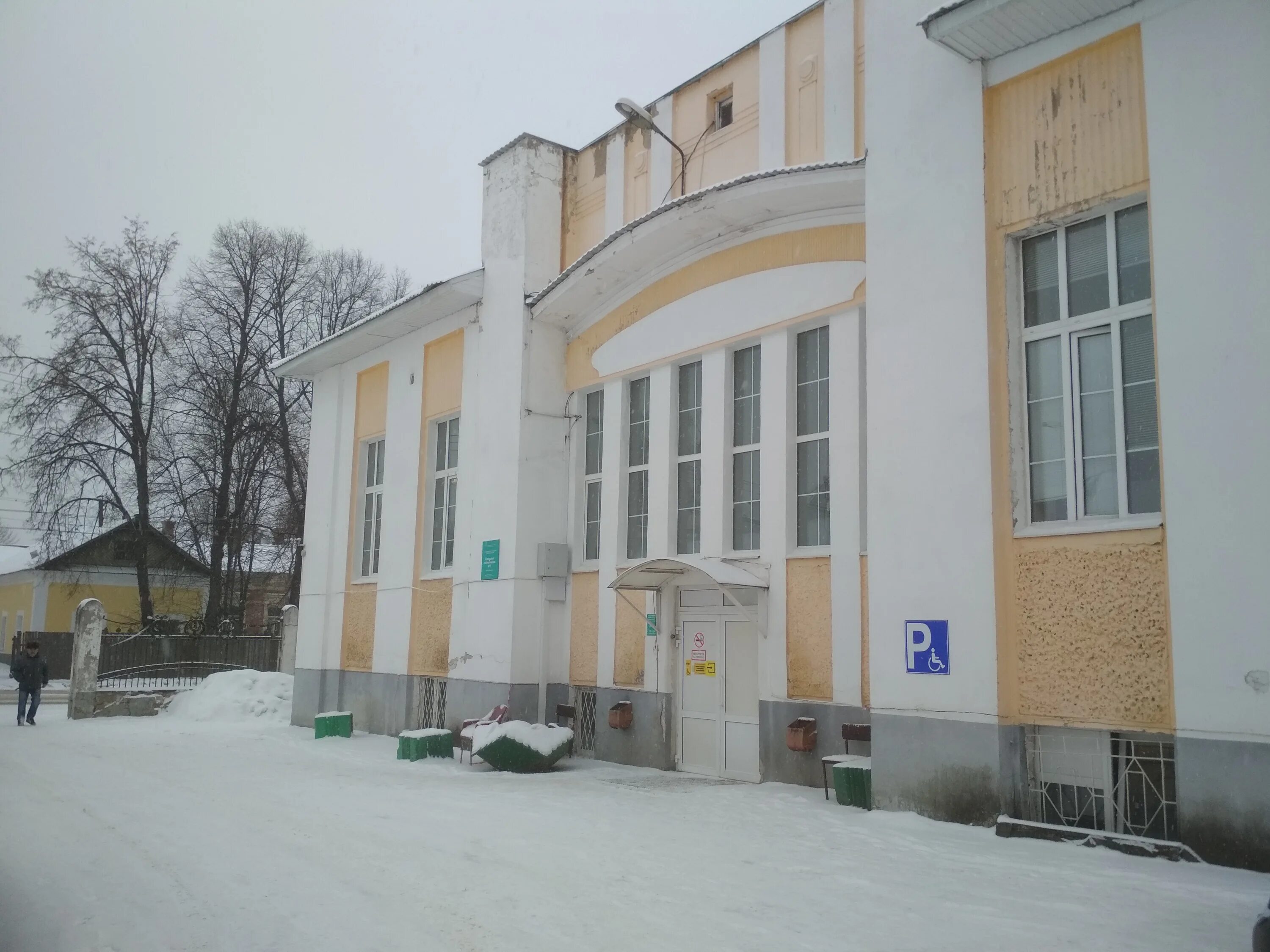 Гбуз яо рыбинская городская больница. Поликлиника Семашко Рыбинск. Поликлиника № 3 Семашко Рыбинск. Семашко Рыбинск регистратура.