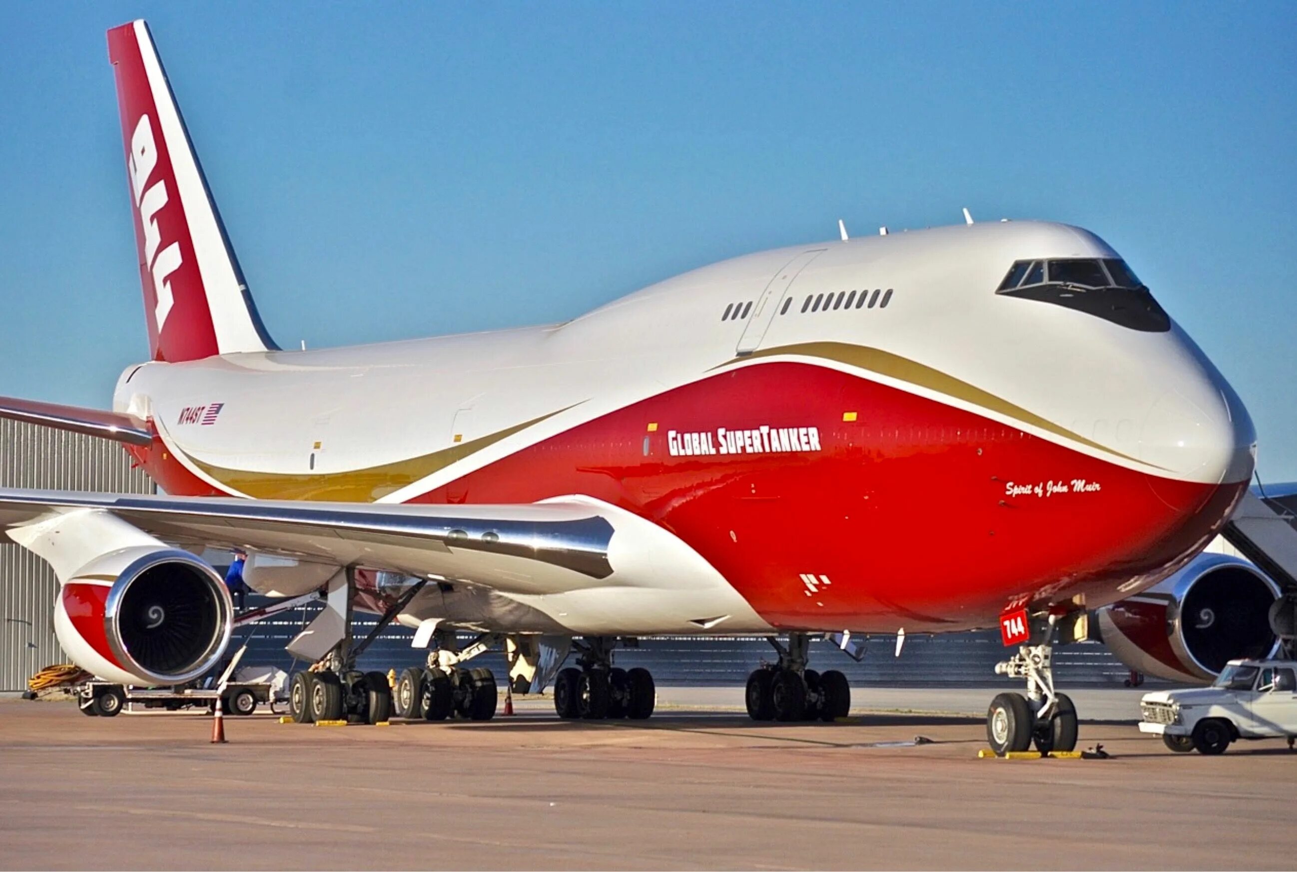 Самые большие пассажирские. Боинг 747. Самолёт Боинг 747. Пассажирский Боинг 747. Большой пассажирский Боинг 747.