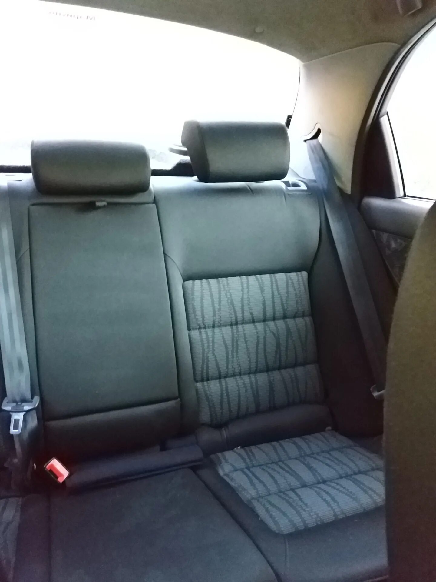 Установка заднего дивана. Задний диван 2106. Установка заднего дивана. Каркас заднего дивана поло. Задний диван гольф 4.