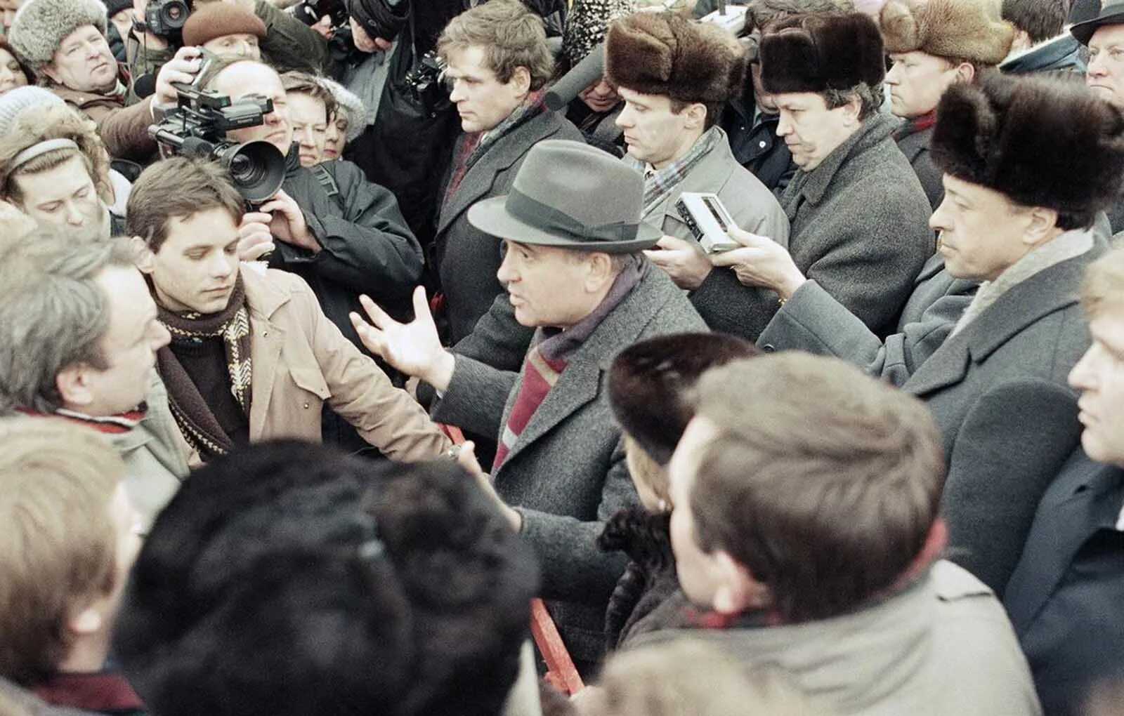 20 ноября 1990. Горбачев 1990. Горбачев 1989.