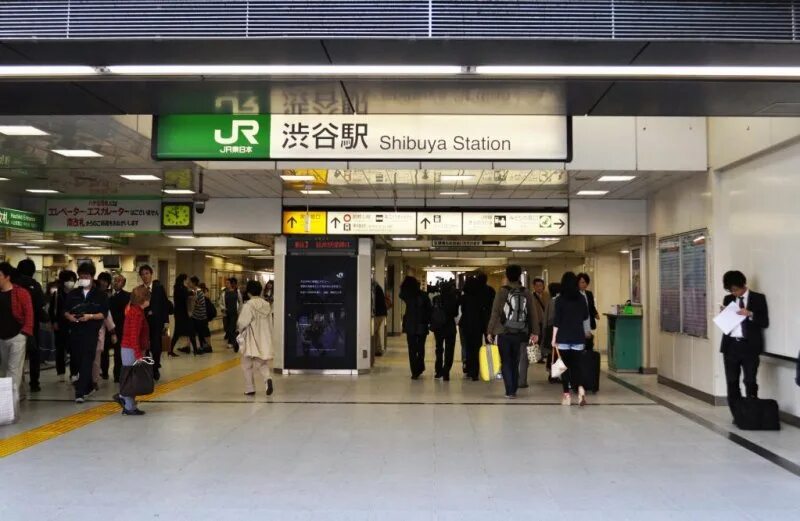Lagerfeld tokyo shibuya. Станция Шибуя Япония. Станция Сибуя в Токио. Станция метро Сибуя. Станция метро Сибуя в Токио.