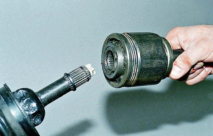 Как поменять внутренний привод. Стопорные кольца наружные гранаты ваз 2114. 2114 стопорное кольцо привод. стопорное кольцо привода ваз 2109. шрус внутренний 2110.
