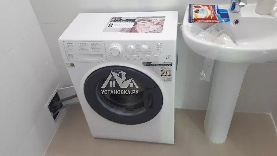 VMUL 501 B. Hotpoint-Ariston VMUL 501. Hotpoint VMUL 501 B. Стиральная машина узкая Hotpoint-Ariston VMUL 501 B.