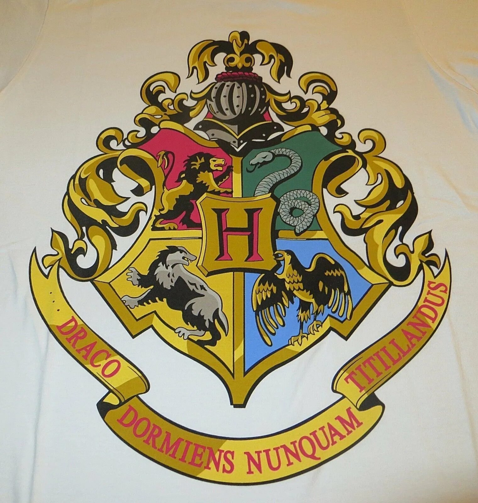 Герб хогвартса картинки. Герб хогвартса картинки. Хогвартс гриффиндор лев. Гарри поттер знак хогвартса. Герб факультета гриффиндор.