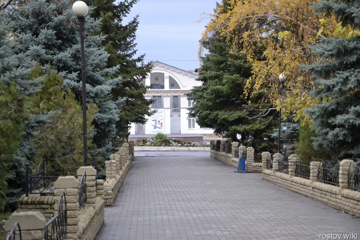 Донецк красивый. Донецк до войны. Донецк ростовская область фото города. Донецк россия города ростовской области. Стелла город донецк ростовская область.