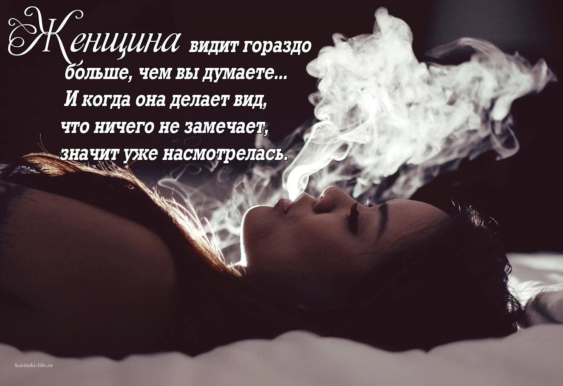 Мне гораздо больше нравился. Девушка в дыму. Выдыхает дым. Девушки с дымом сигарет. Девушка пускает дым.