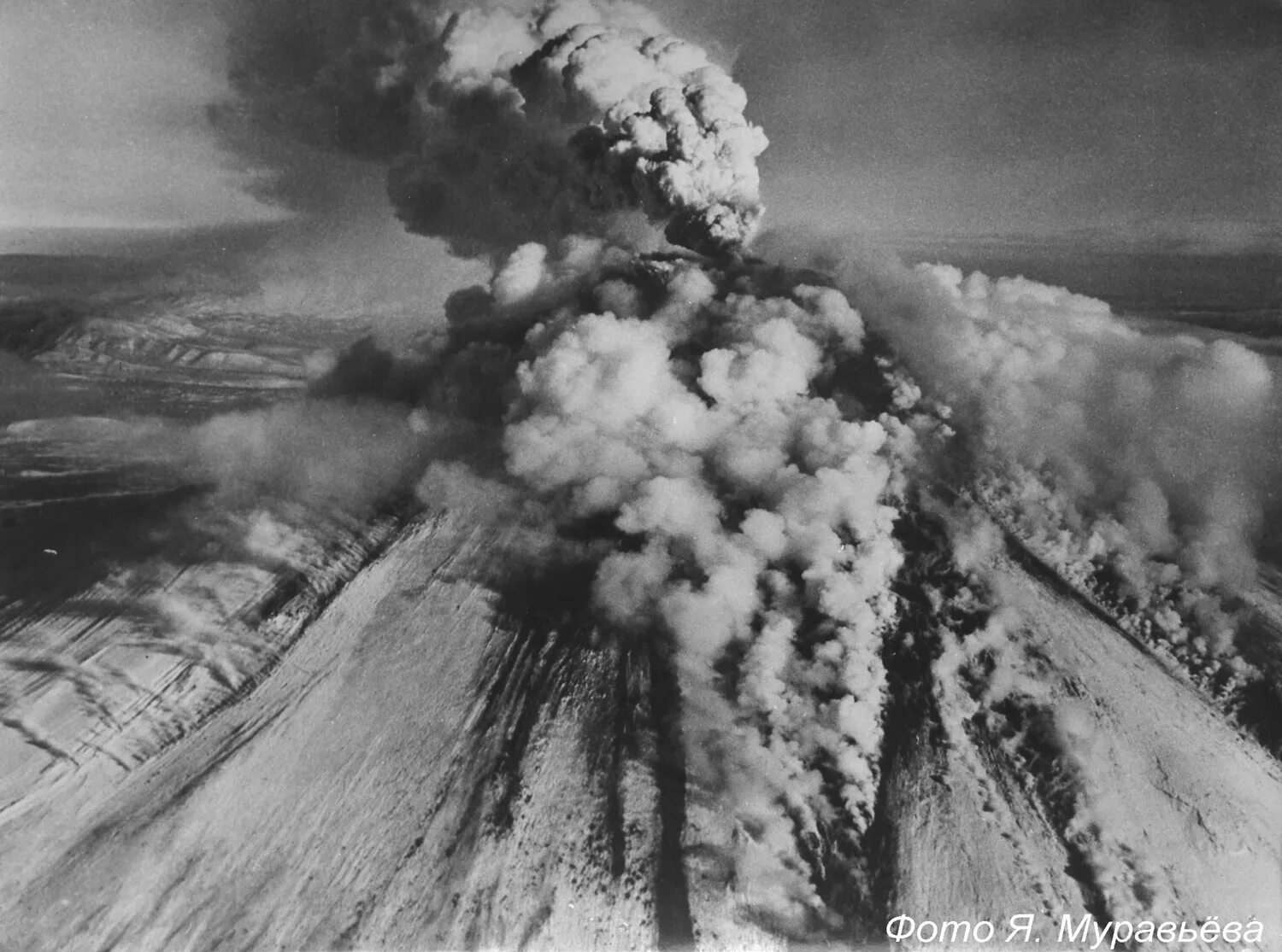 авачинская сопка извержение 1991. авачинская сопка извержение 1991. извержение вулкана авачинский в 1991 году. вулкан авача на камчатке. извержение вулкана авачинская сопка.