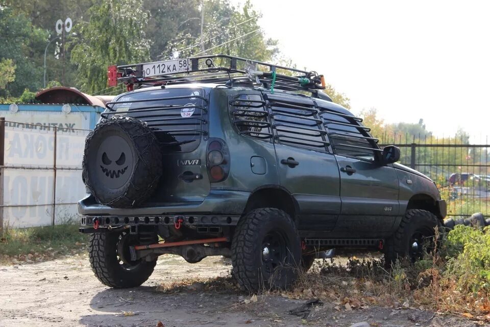 Тюнинг шевроле нива купить. Нива Шевроле оффроад. Chevrolet Niva off Road. Внедорожный тюнинг Шевроле Нива. Niva Chevrolet Offroad Tuning.