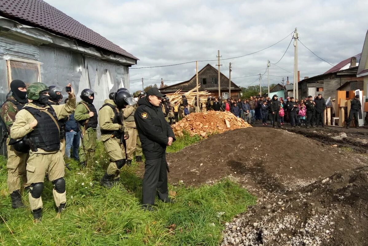 Чудовский районный суд новгородской. Чудово Цыганский табор. Барон Чудово. Чудово Цыганский поселок. Цыгане Чудово Чудово.