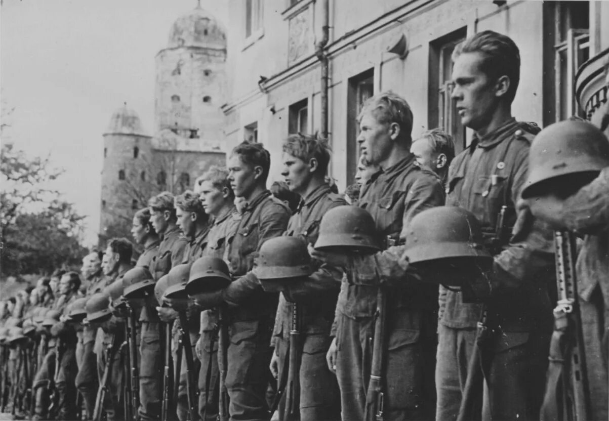 Во время второй мировой войны вручали. Финляндская солдаты 1941. Выборг парад финских войск 1941. Финские солдаты 1941. Финский боец 1941.