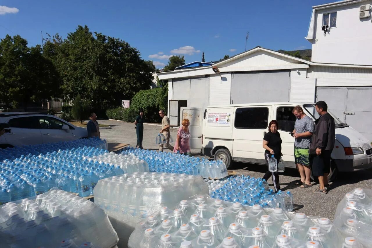 Тонна воды. Геленджикская вода. 30 тонн воды