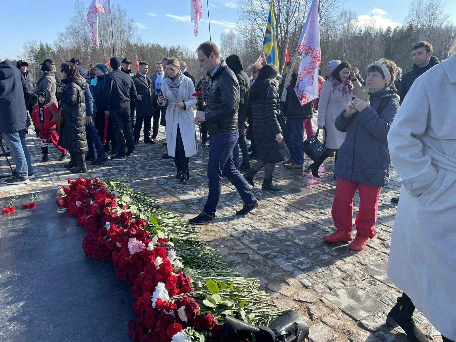 Хатынь годовщина трагедии. Хатынь для дошкольников. Хатынь 80 лет трагедии.