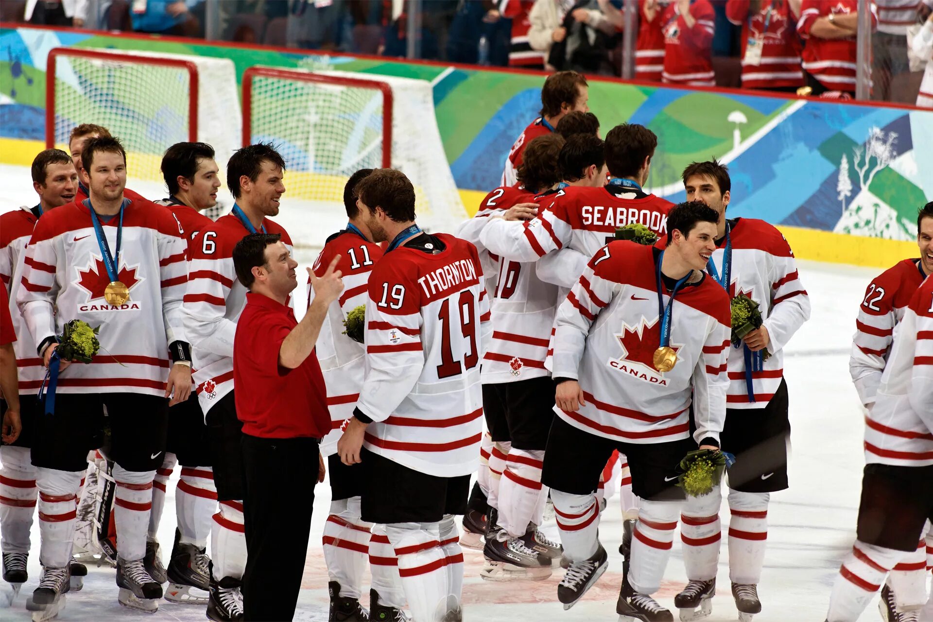 Сборная Канады по хоккею на Олимпиаде 2010. Сборная Канады по хоккею с шайбой 2014. Канадская сборная по хоккею 2014 Олимпийский чемпион. Кросби хоккеист Канада. Хоккей с шайбой 2014