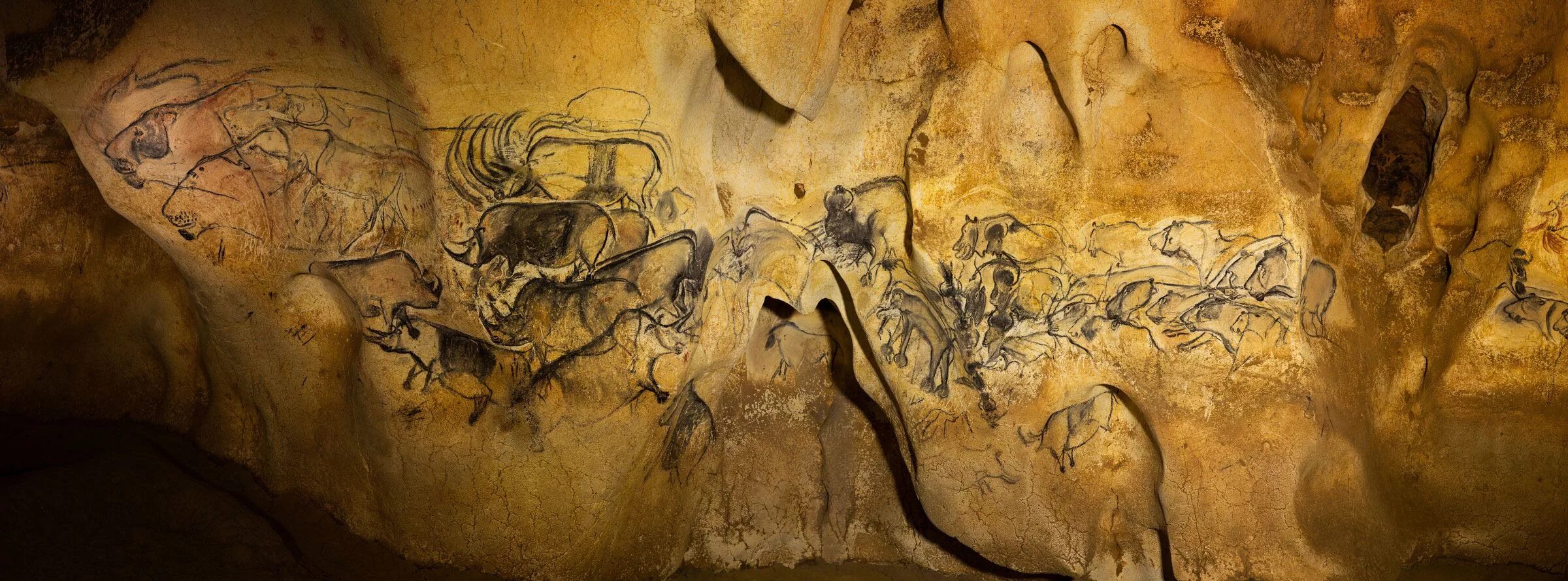 Пещера Ласко зал Быков. Пещера фон де Гом Наскальная живопись. Пещера Ласко кошачий зал. Пещера Ориньяк Франция.