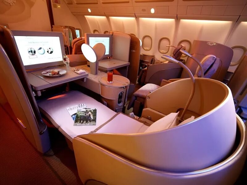 1 класс в самолете эмирейтс. Boeing 737-500 бизнес. Первый класс эмиратес. Аэрофлот боинг 767 бизнес класс. Вип аэрофлот.