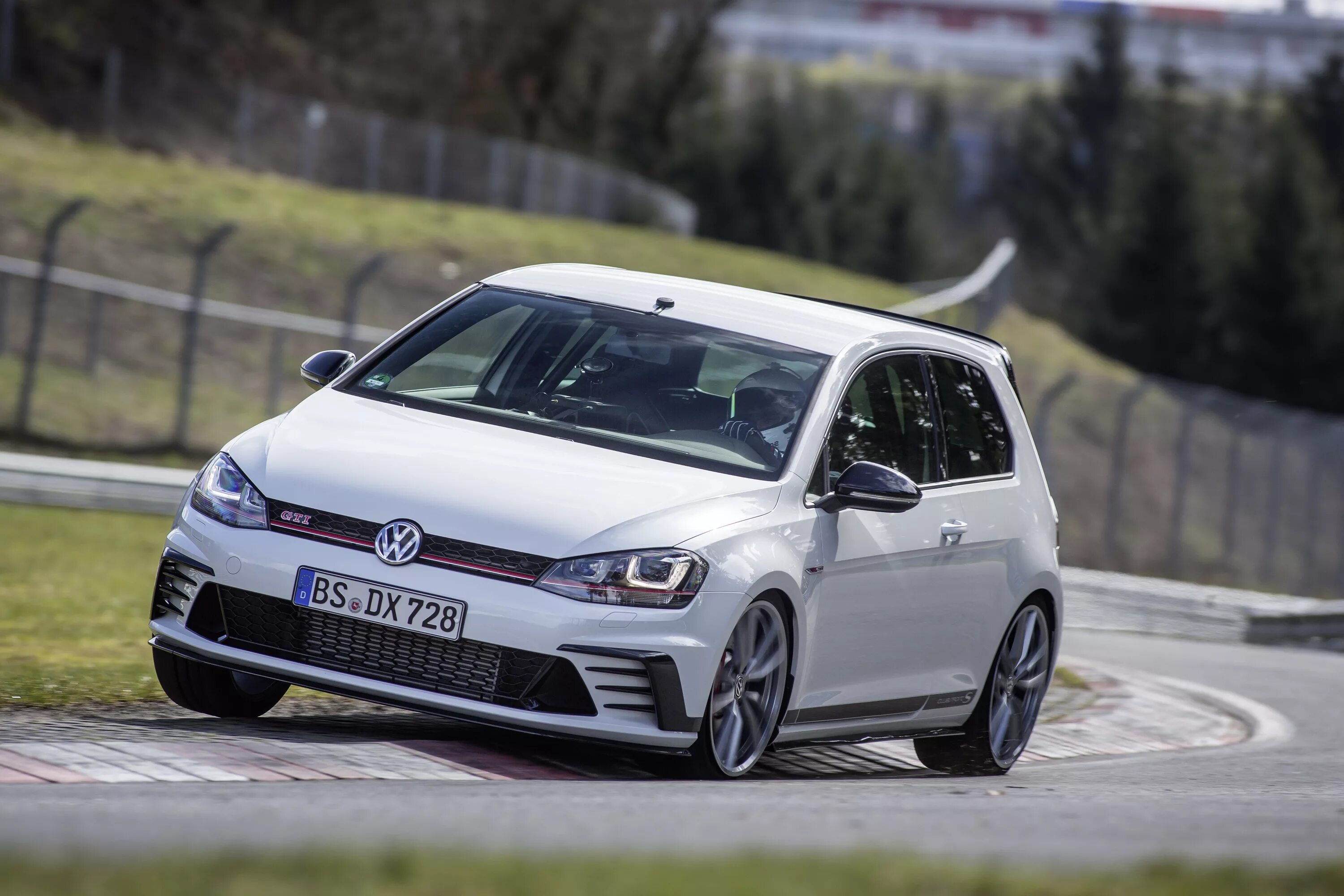 Volkswagen mk7. Volkswagen Golf GTI Clubsport s. Golf 7 GTI. Volkswagen Golf GTI Clubsport 2016. VW Golf GTI mk7.