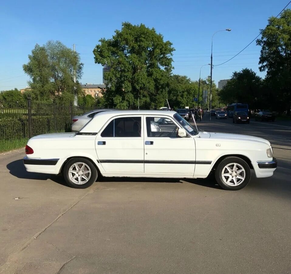 Волга газ 3110 белая. 3110 белая. Газ 3110 белая. Газ 3310 волга. Газ 3110 волга 1998.