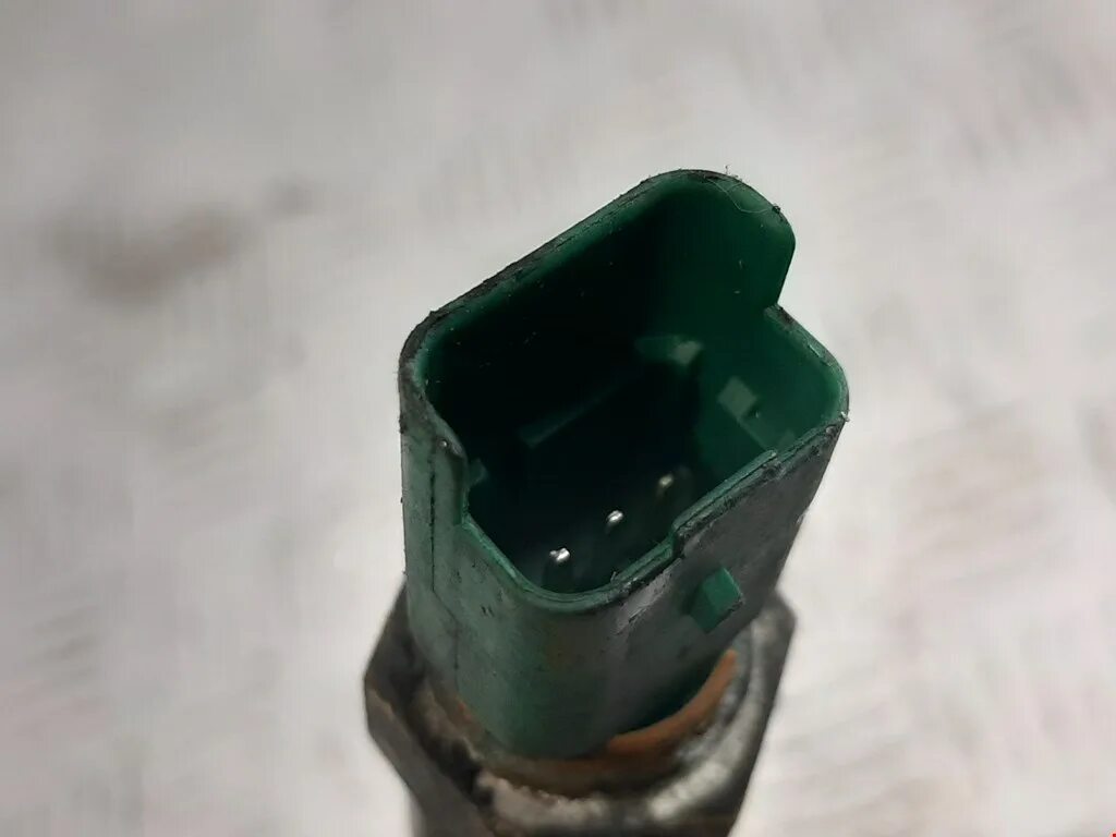 Уровень масла пежо 307. 0 бензин. Датчик уровня масла пежо 207. Датчик уровня масла пежо 307. Датчик уровня масла пежо 307 2.