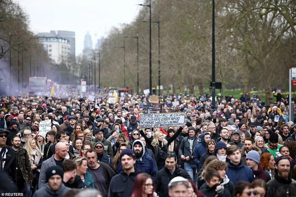 Гайд парк митинг. Гайд парк митинг в Лондоне. Забастовка в гайд парке. Протесты рыжеволосых.