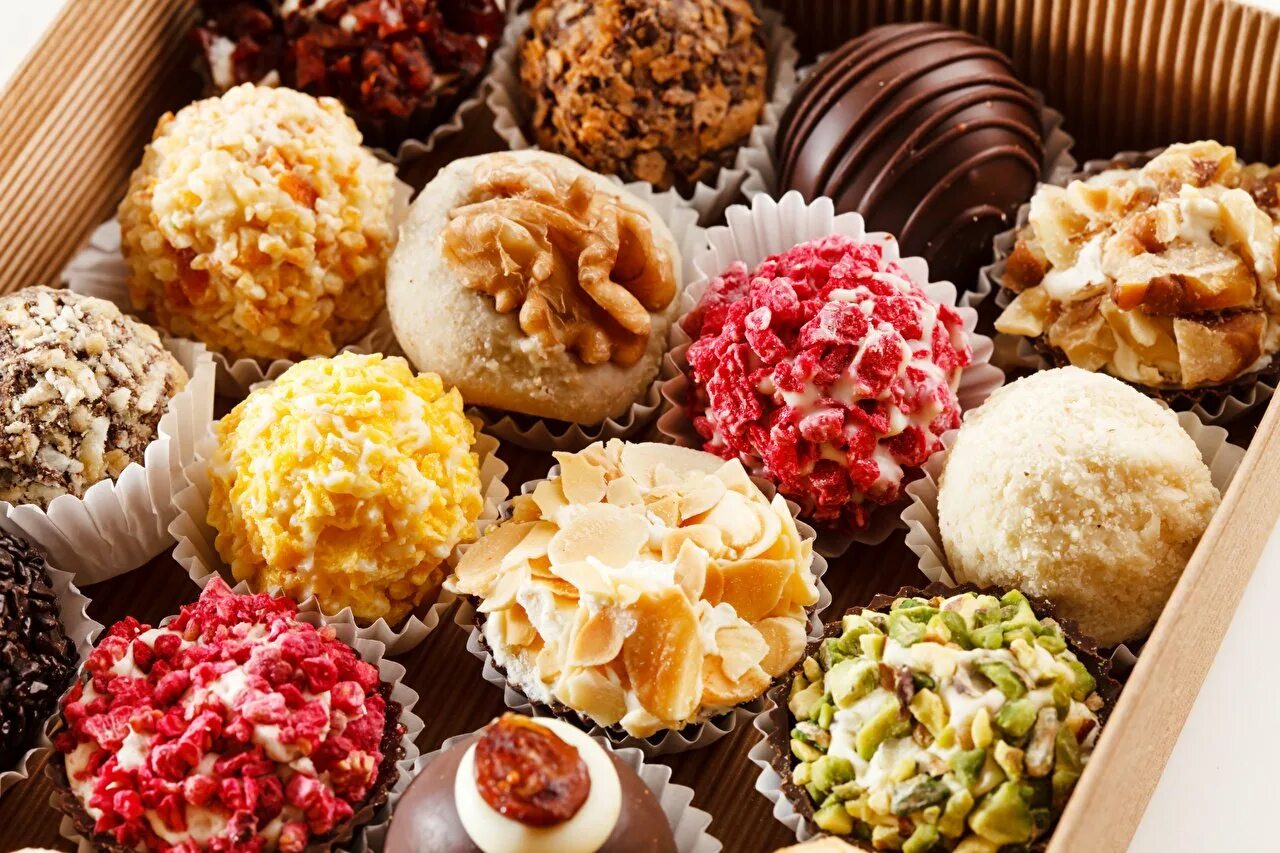 сладости конфеты. сладости. красивые десерты. вкусности сладости. красивые сладости.