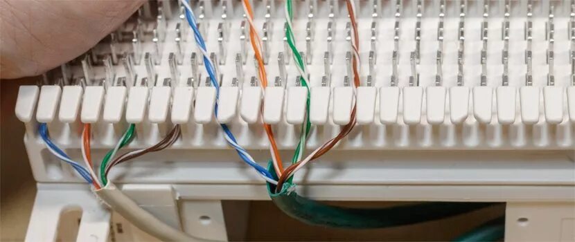 Пример расшивки панели типа 110 Hyperline 110C-19-100P-1U 100 парная кросс-панель 110 типа, 19" 1U (без модулей)