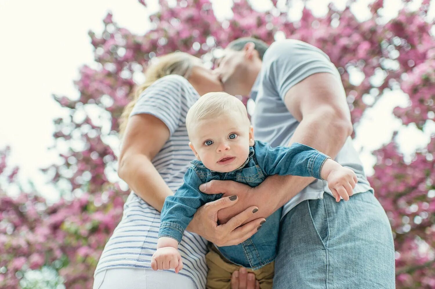 Семья с маленькими детьми. Фото семьи. Family малыш. Родители и дети. Материнский капитал.