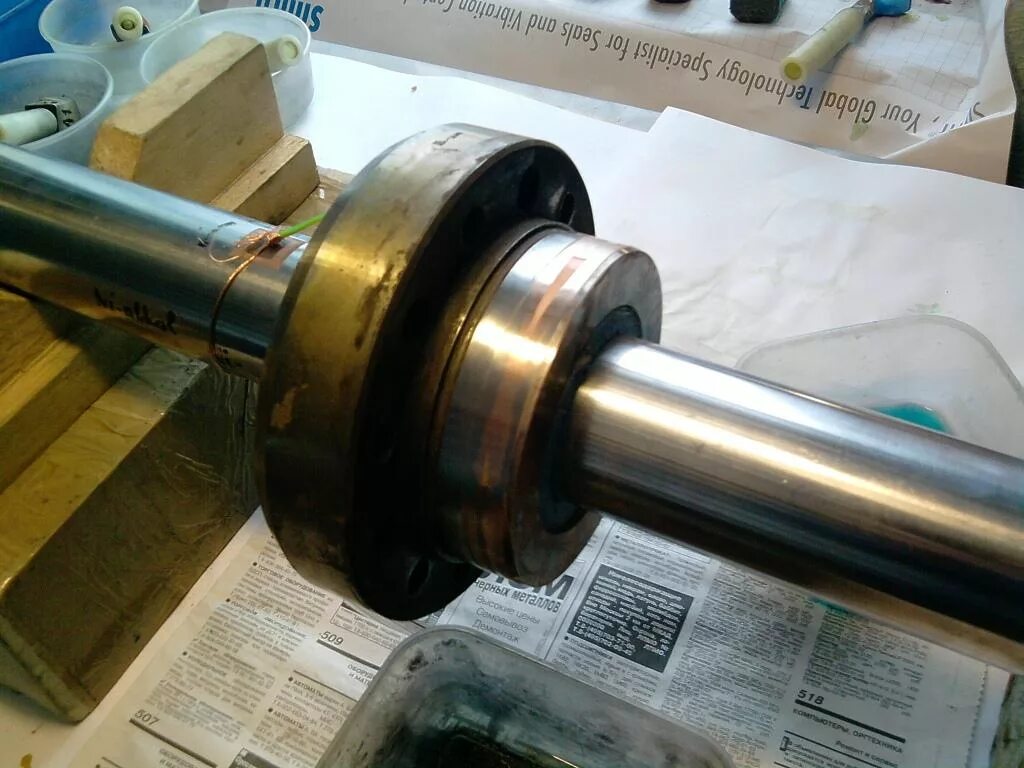 накернить вал под подшипник. расточка посадочного места под подшипник. цапфа карданного вала под подшипник 311. уплотнитель посадочных мест подшипников. выступание гильз камаз 740.