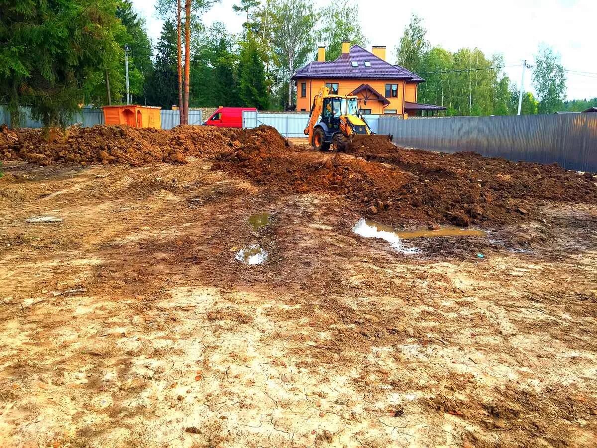 Засыпка болота. Суглинок для отсыпки участка. Земля на подсыпку участка. Нужно поднять участок. Грунт на отсыпку.