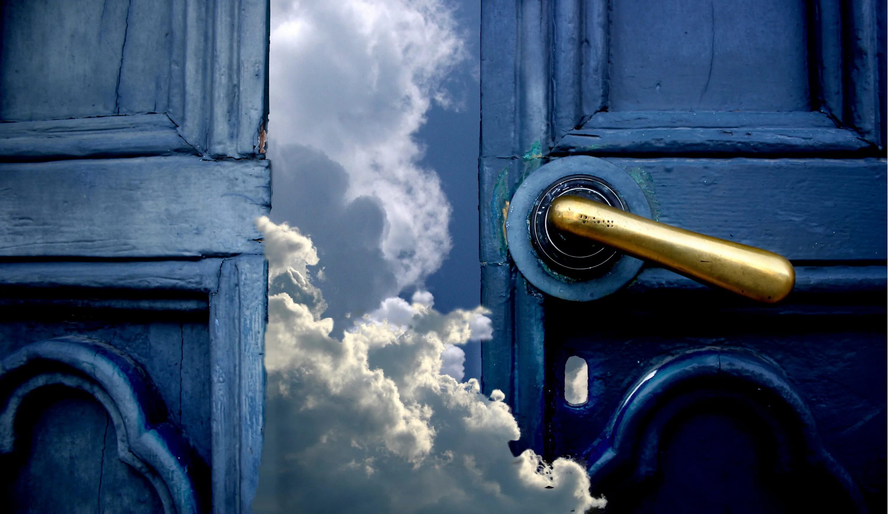 Дверь не заперта песня. Открытая дверь. Закрытая дверь. Красивые двери. Приоткрытая дверь.