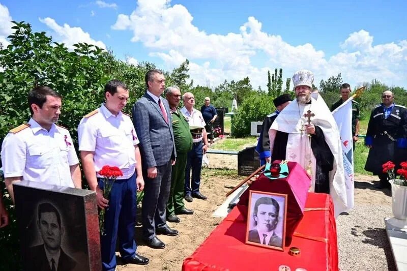 Церемония захоронения останков Хаджимурата. Похороны в Ставропольском крае погибших село красное.